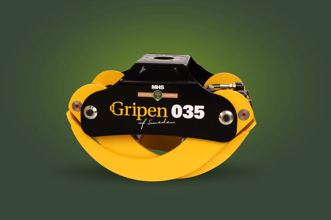 Yellow and black industrial grapple tool labeled Gripen 035 against green background.