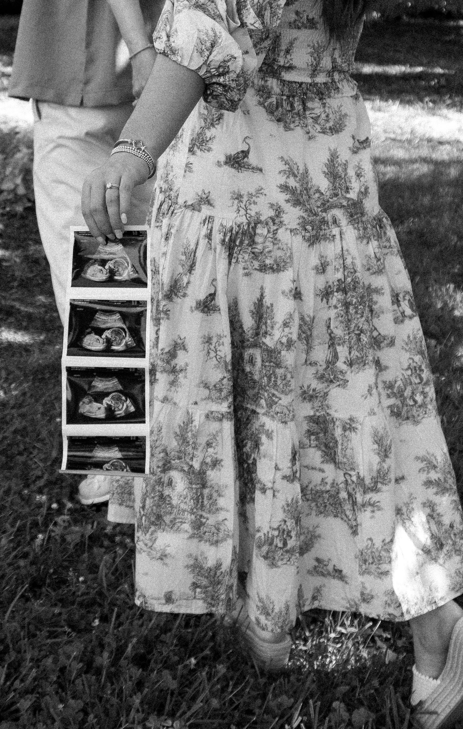 maternity photos Ault park Cincy, new parents, maternity session. northern Kentucky maternity photographer. ultrasound, announcement