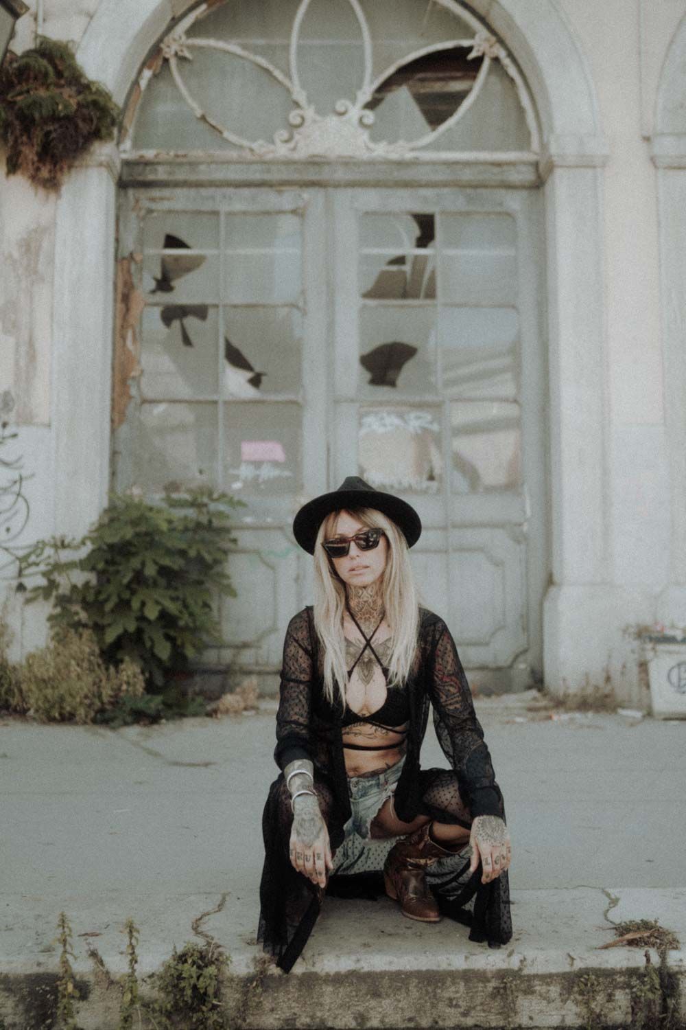 Alternative bride styled couple shoot in Las Vegas urban ruins