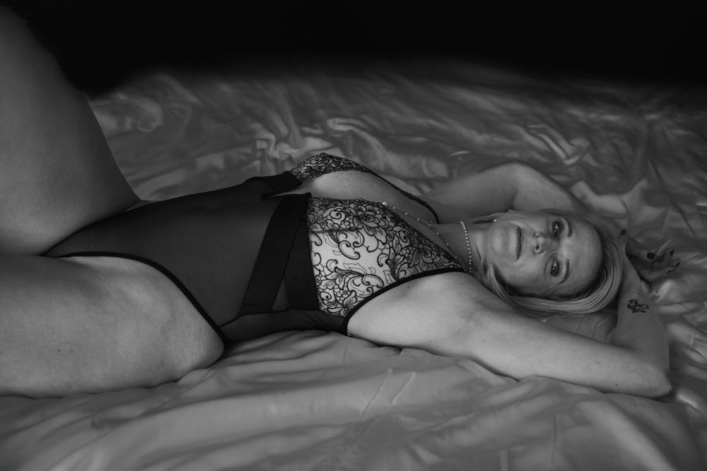 Natuurlijke boudoir portret vrouw 40 plus Kerkdriel