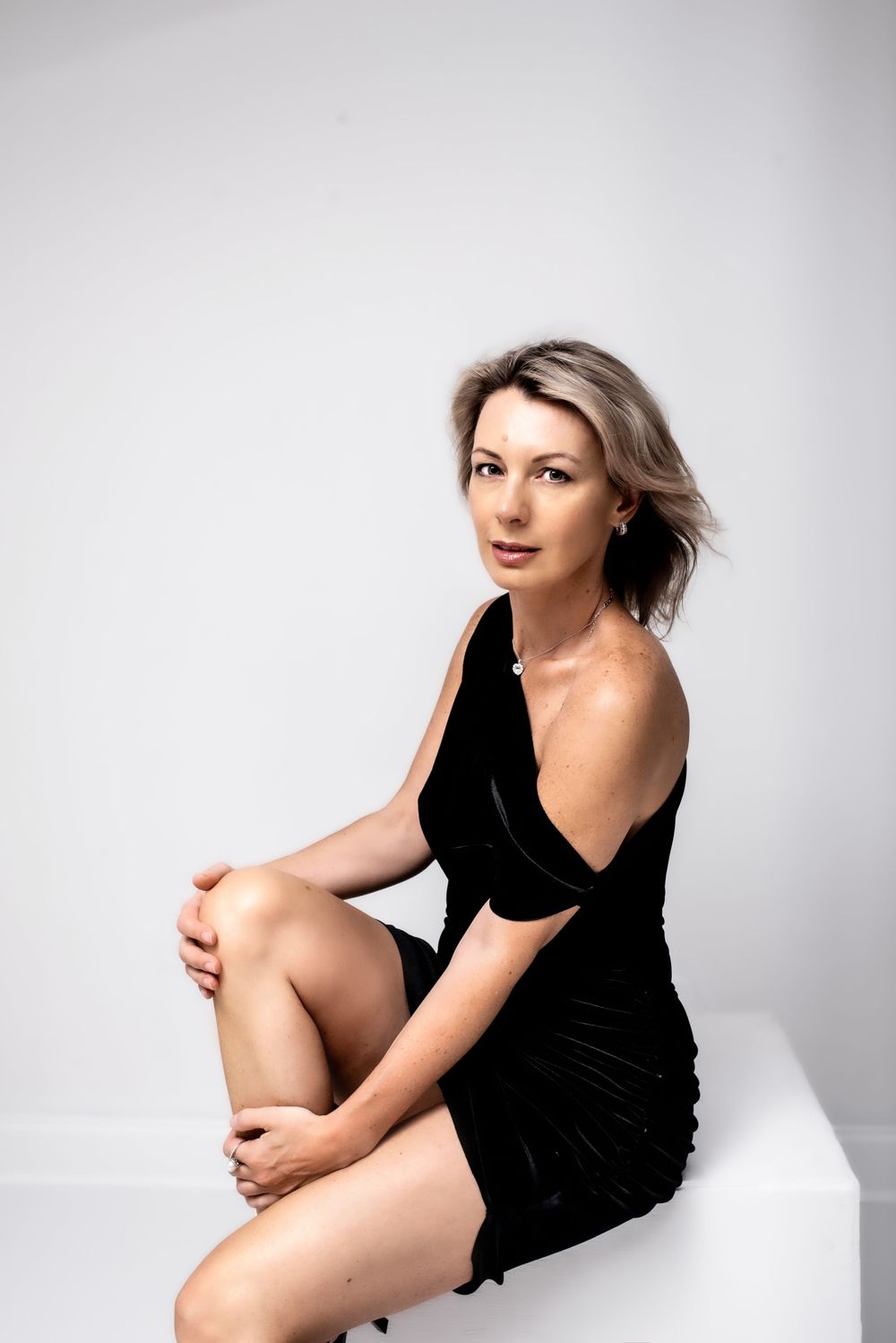 Luxury studio photoshoot for mature women in Nashville.