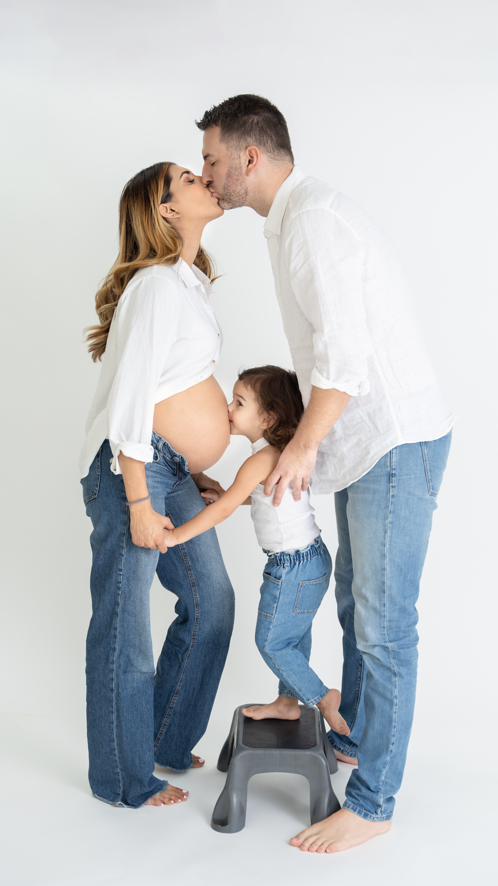 Experience the most elegant maternity photoshoot in Dubai with MohaStudio.
the best maternity photography experiences in Dubai and the UAE