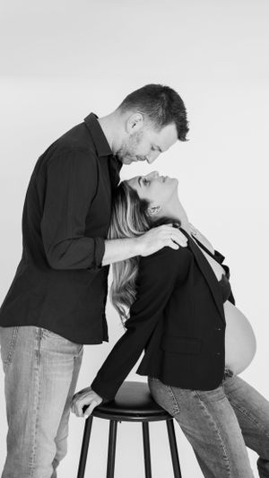 Experience the most elegant maternity photoshoot in Dubai with MohaStudio.
the best maternity photography experiences in Dubai and the UAE