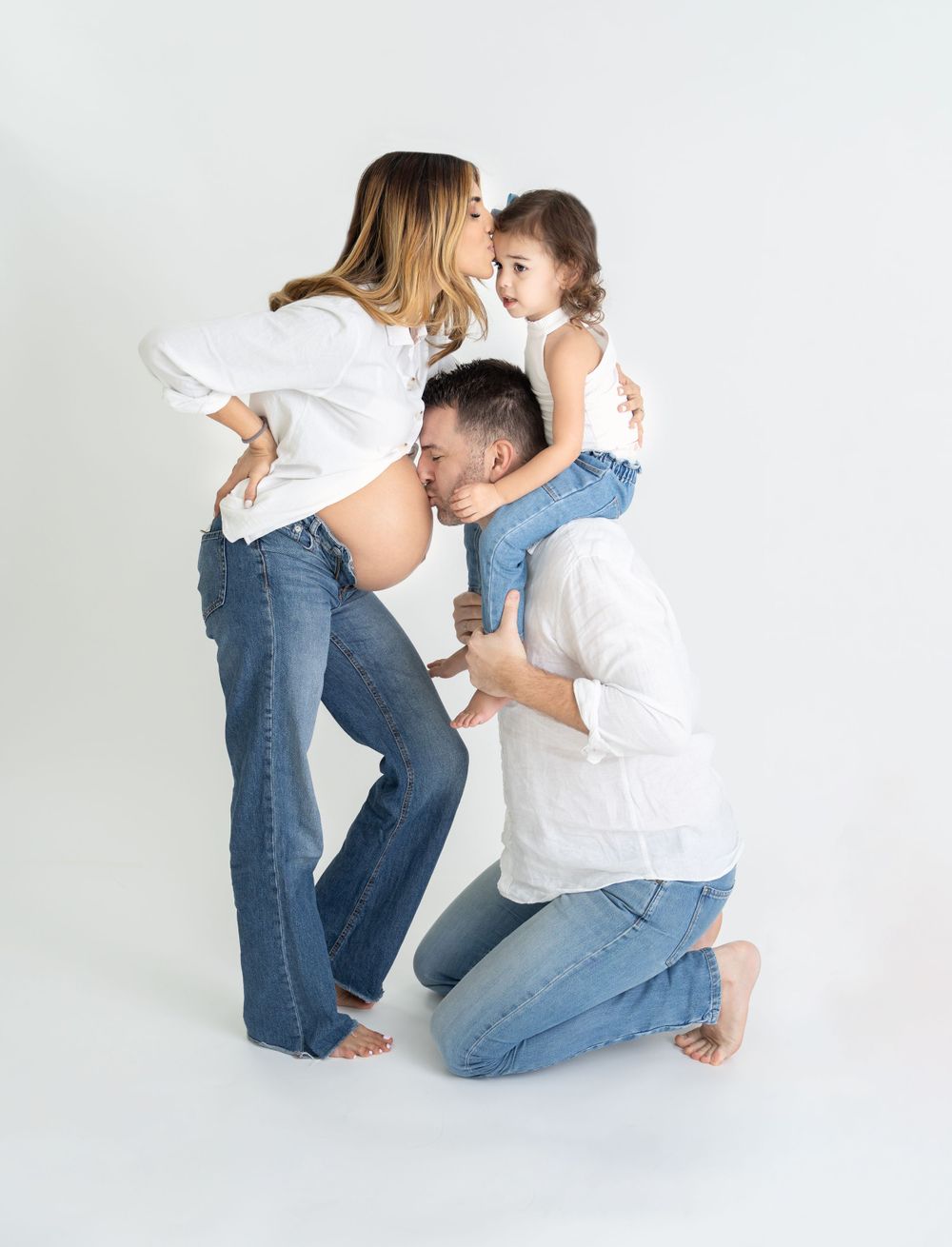 Experience the most elegant maternity photoshoot in Dubai with MohaStudio.
the best maternity photography experiences in Dubai and the UAE