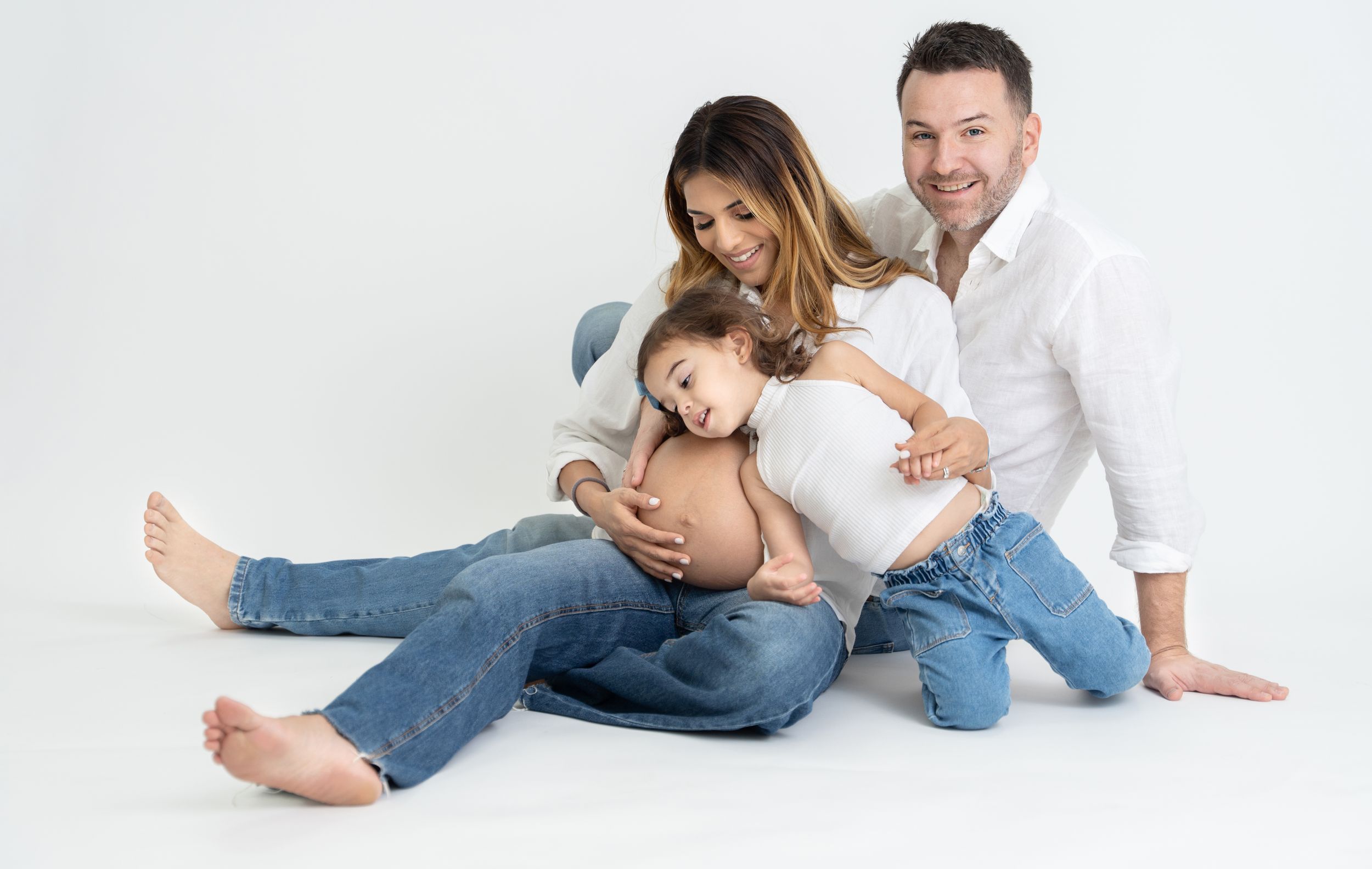 Experience the most elegant maternity photoshoot in Dubai with MohaStudio.
the best maternity photography experiences in Dubai and the UAE