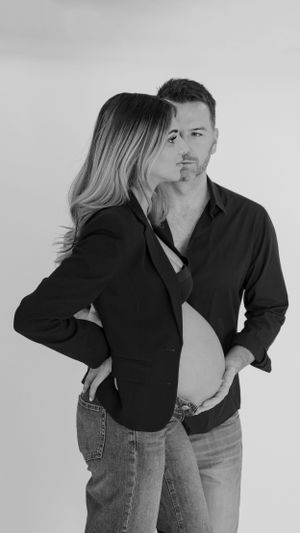 Experience the most elegant maternity photoshoot in Dubai with MohaStudio.
the best maternity photography experiences in Dubai and the UAE