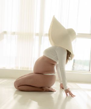 Experience the most elegant maternity photoshoot in Dubai with MohaStudio.
the best maternity photography experiences in Dubai and the UAE