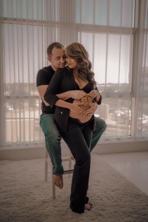Experience the most elegant maternity photoshoot in Dubai with MohaStudio.
the best maternity photography experiences in Dubai and the UAE