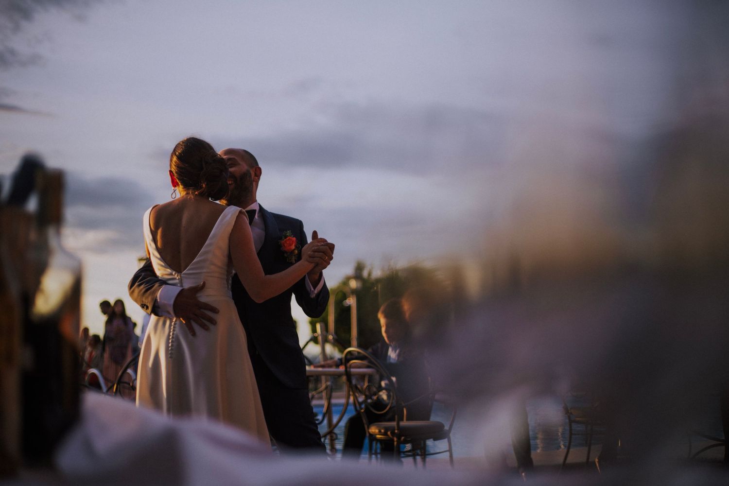 wedding at relais Todini, Umbria, Italy, a couple dancing photographed by Gianluca e Arianna