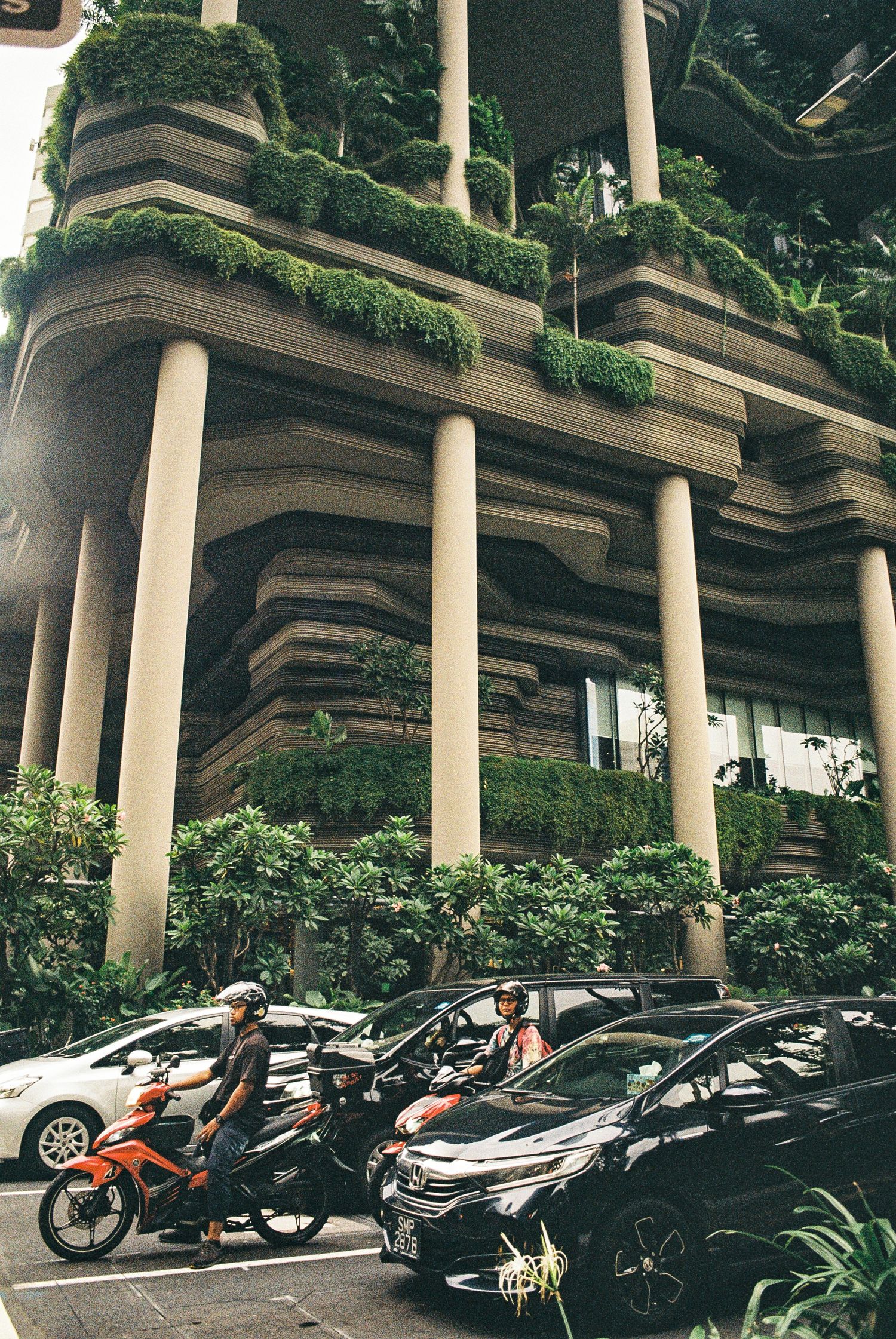 Best time to visit Singapore, Weather and Seasons explained for travel Singapore.