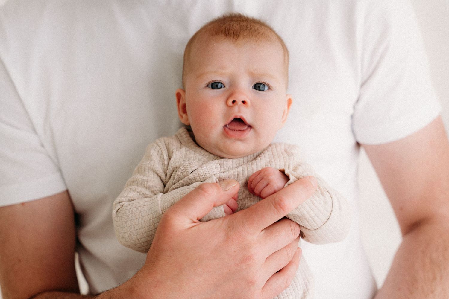 Pure babyfoto’s laten maken in Edegem? Ook op 3 maanden, 6 maanden of later is een babyshoot nog prachtig