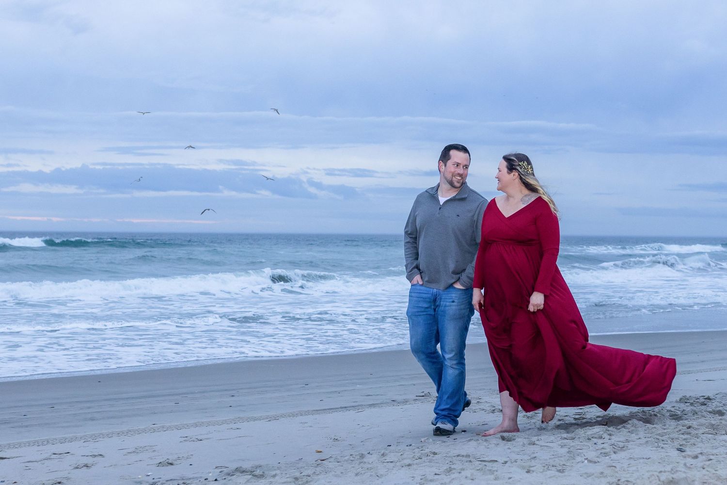 Beach maternity photographer in Swansboro, NC. Emerald Isle beach family photos by studio photographer Samantha Ann Photo.