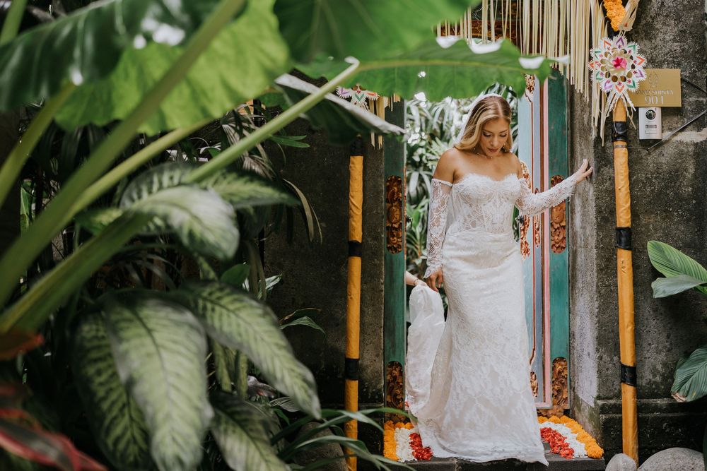 Bali resort wedding photography with jungle view ceremony