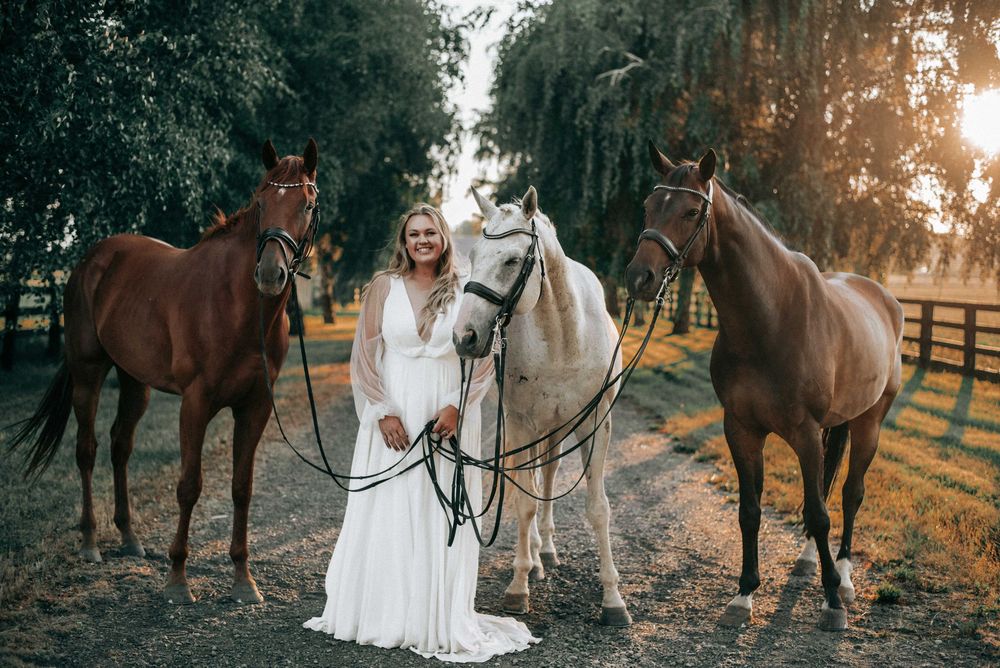 Ellensburg, WA wedding bride posing with her horses