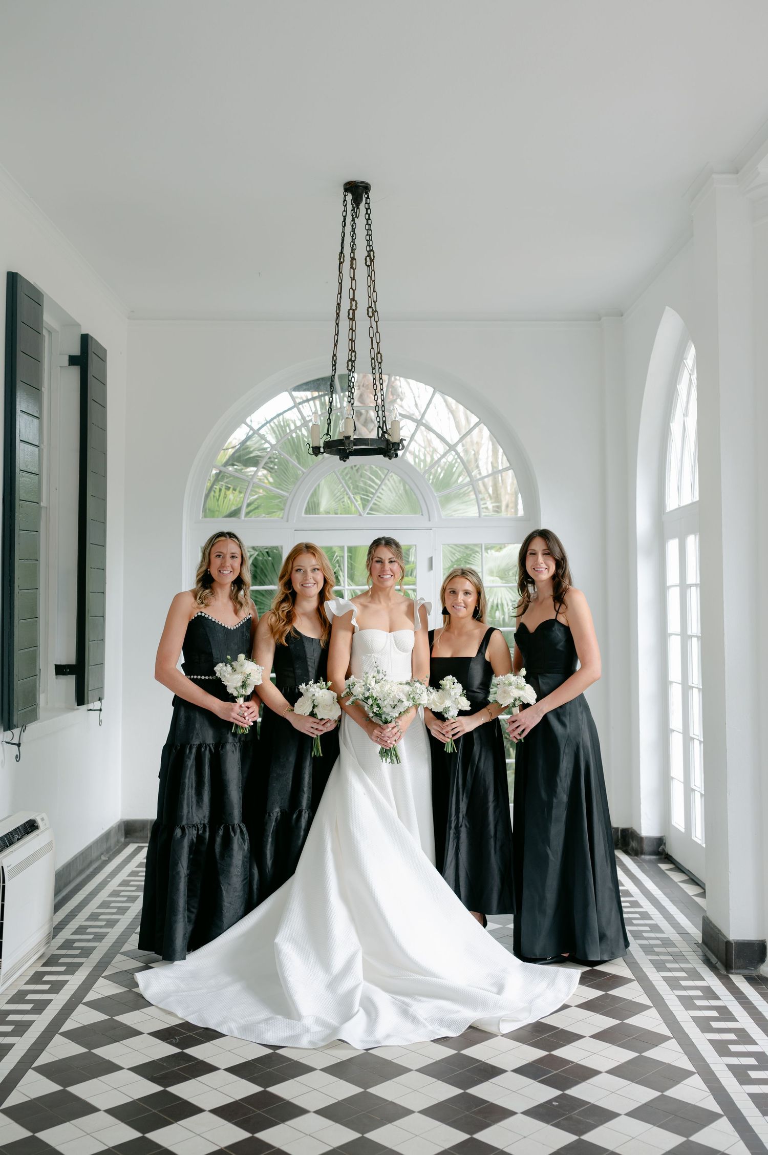 Lowndes Grove wedding photography captured by candid, timeless Charleston wedding photographer, Allison Hanson Photography