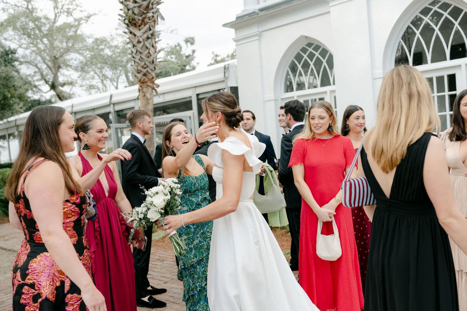 Lowndes Grove wedding photography captured by candid, timeless Charleston wedding photographer, Allison Hanson Photography