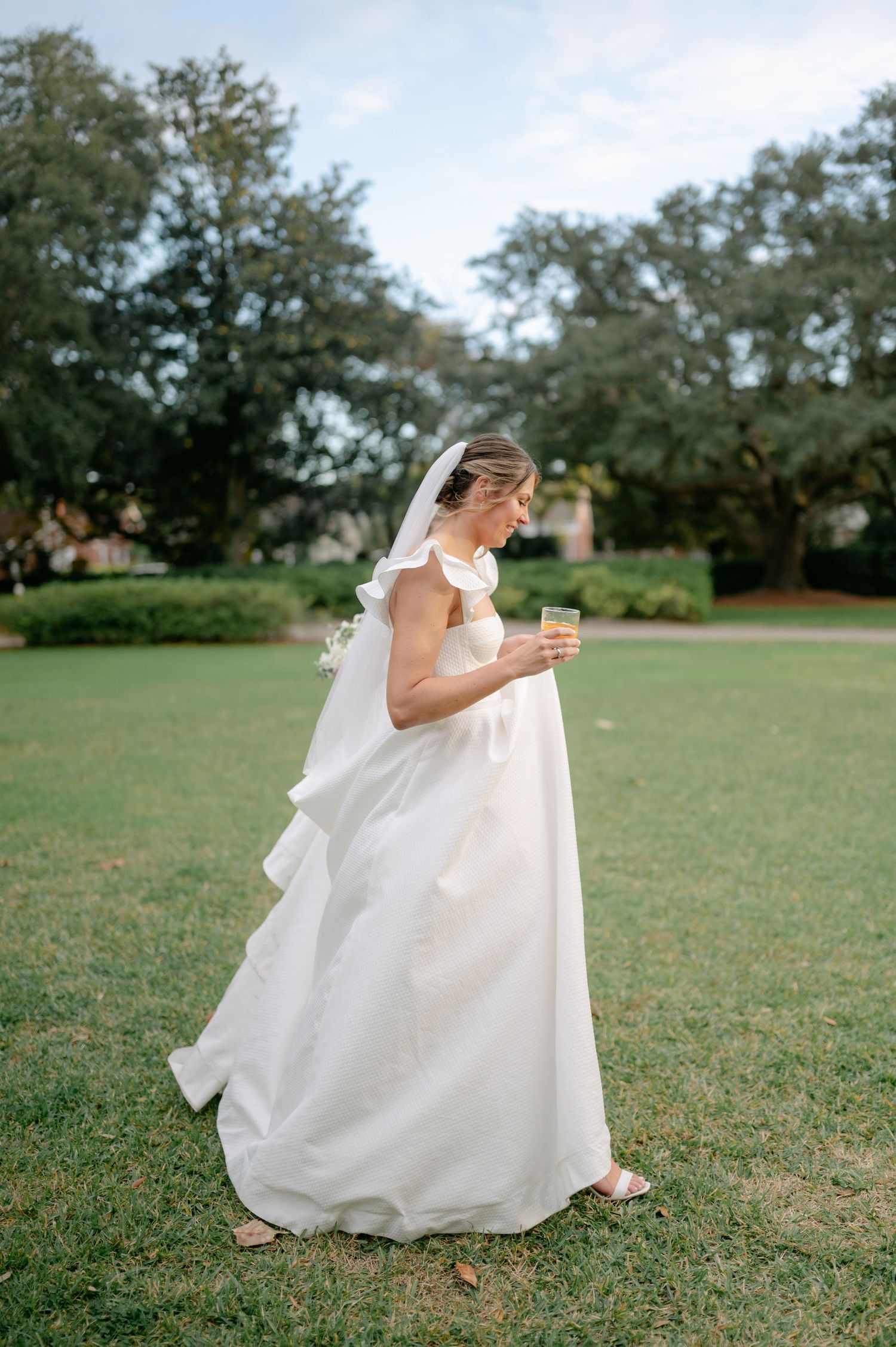 Lowndes Grove wedding photography captured by candid, timeless Charleston wedding photographer, Allison Hanson Photography