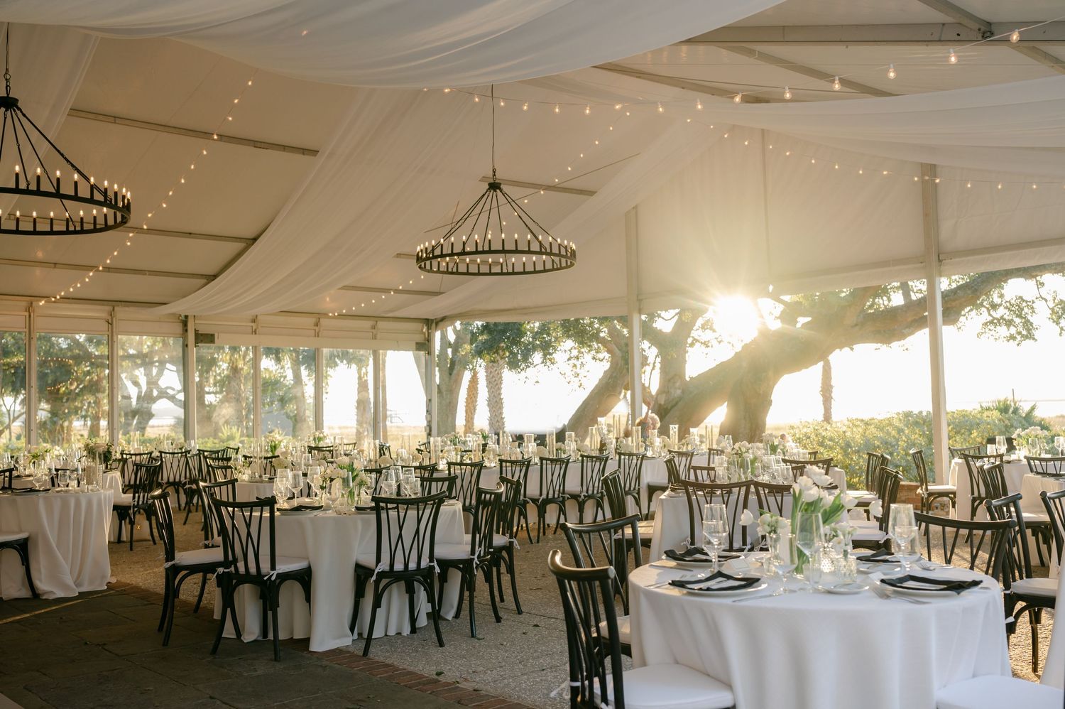 Lowndes Grove wedding photography captured by candid, timeless Charleston wedding photographer, Allison Hanson Photography