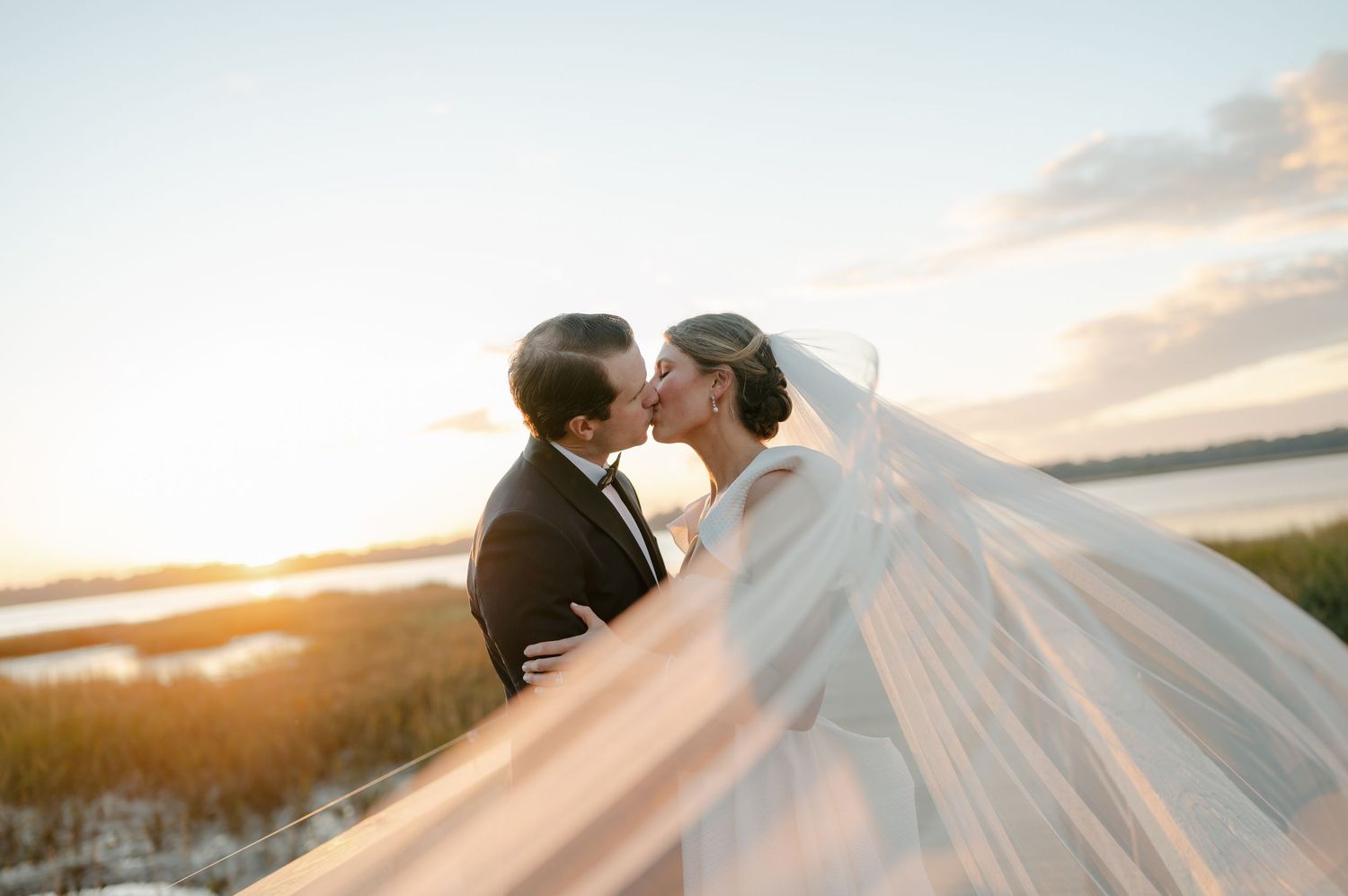 Lowndes Grove wedding photography captured by candid, timeless Charleston wedding photographer, Allison Hanson Photography