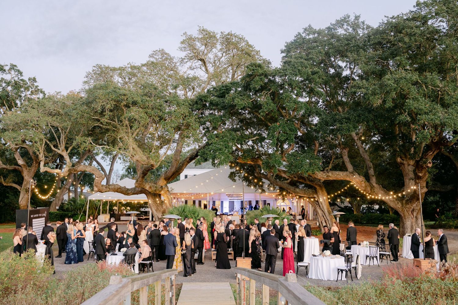 Lowndes Grove wedding photography captured by candid, timeless Charleston wedding photographer, Allison Hanson Photography