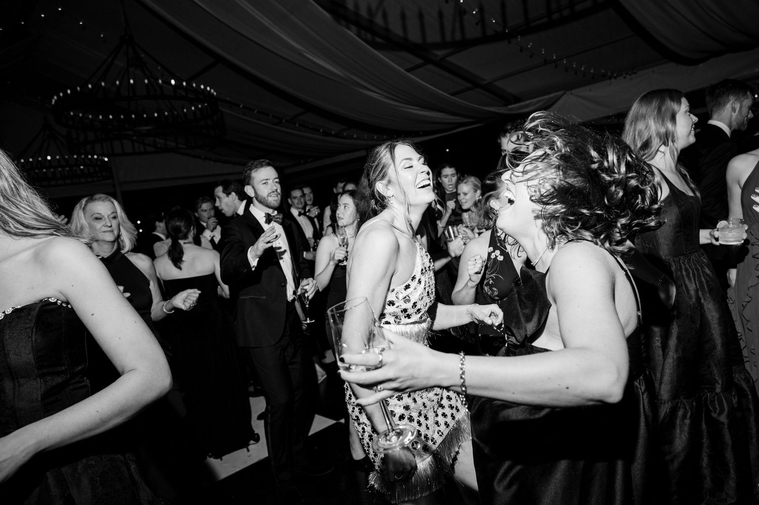 Lowndes Grove wedding photography captured by candid, timeless Charleston wedding photographer, Allison Hanson Photography