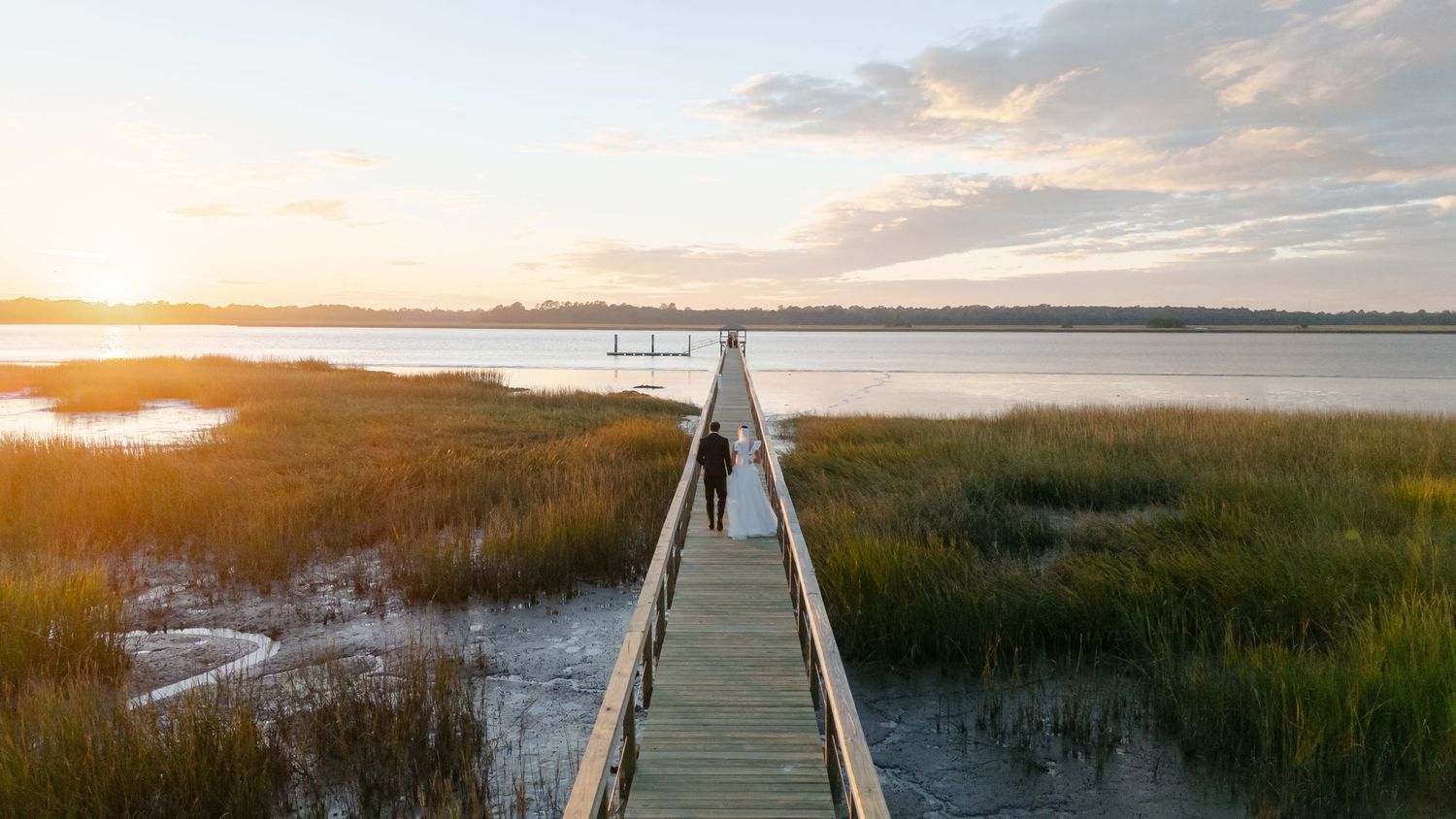 Lowndes Grove wedding photography captured by candid, timeless Charleston wedding photographer, Allison Hanson Photography