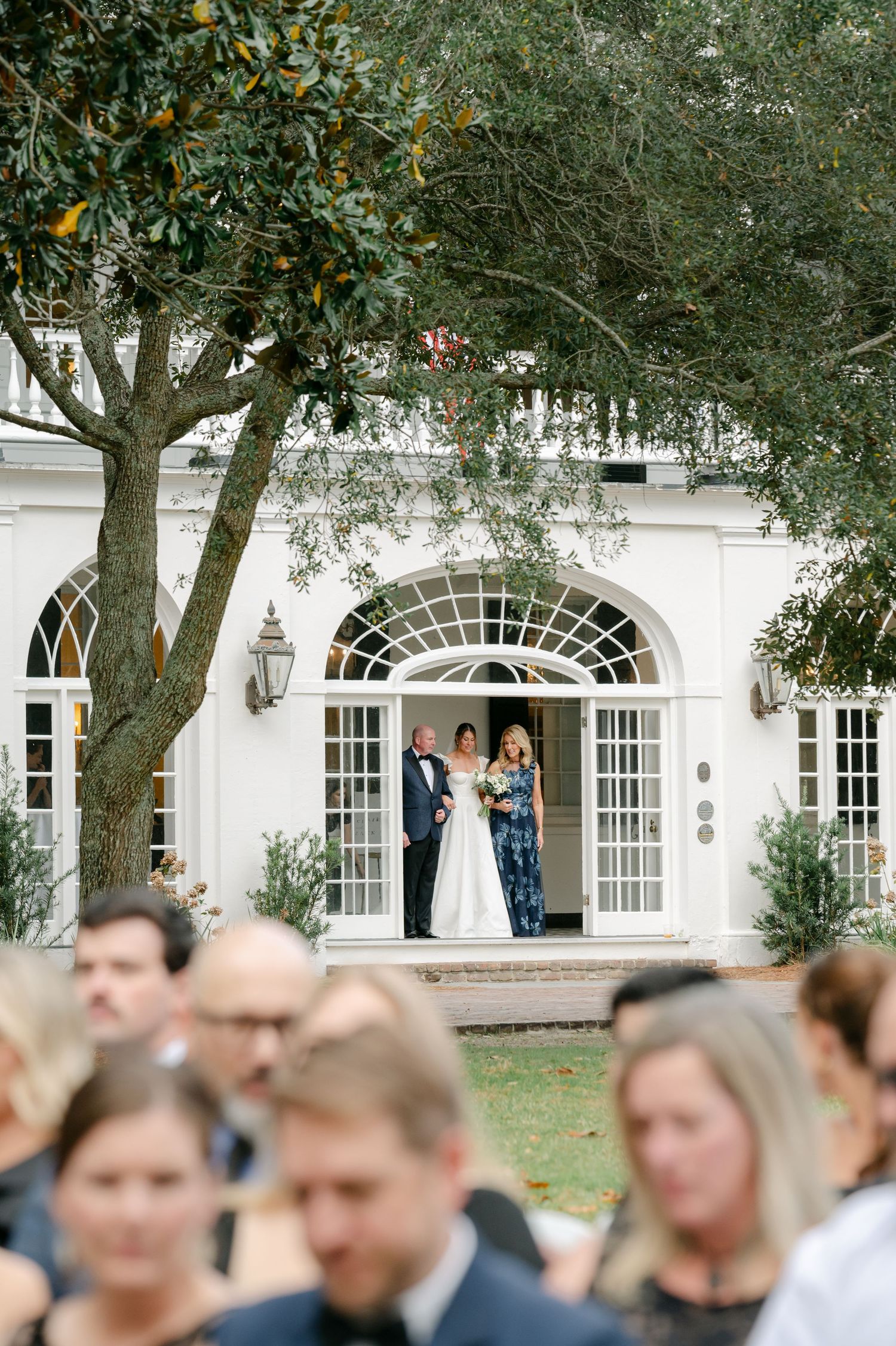 Lowndes Grove wedding photography captured by candid, timeless Charleston wedding photographer, Allison Hanson Photography