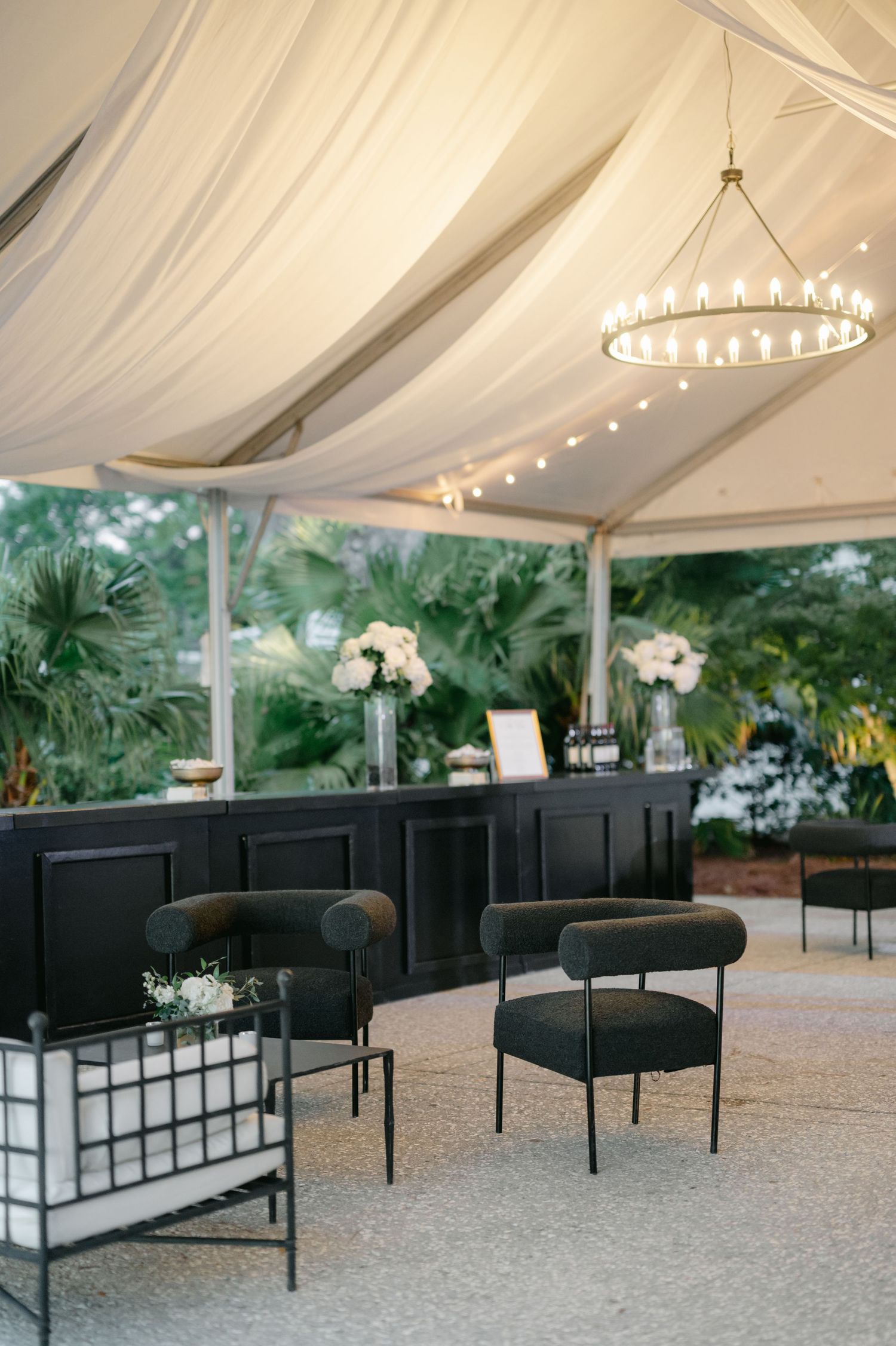 Lowndes Grove wedding photography captured by candid, timeless Charleston wedding photographer, Allison Hanson Photography