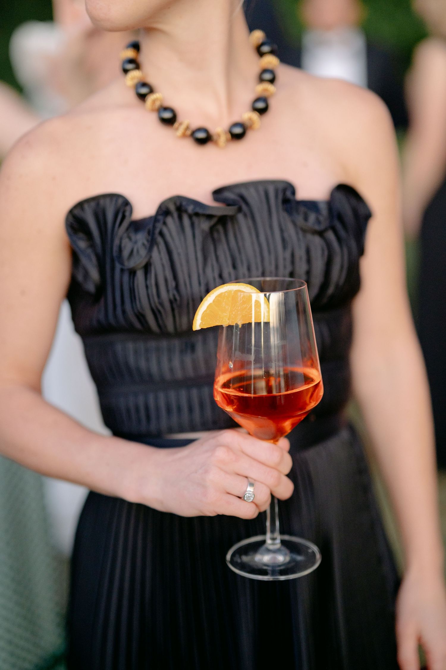 Lowndes Grove wedding photography captured by candid, timeless Charleston wedding photographer, Allison Hanson Photography