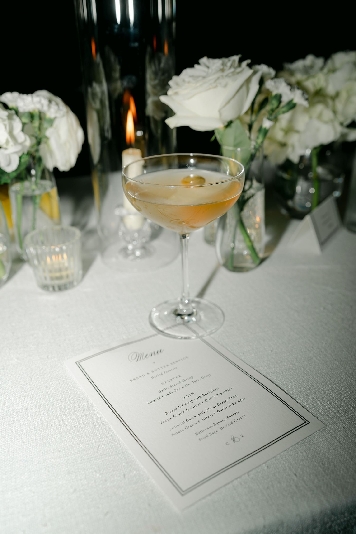 Lowndes Grove wedding photography captured by candid, timeless Charleston wedding photographer, Allison Hanson Photography