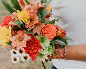 close up of bouquet of floweres