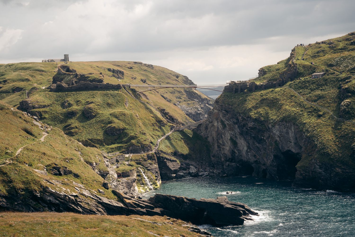 chateau de tintagel dans les cornouailles en angleterre