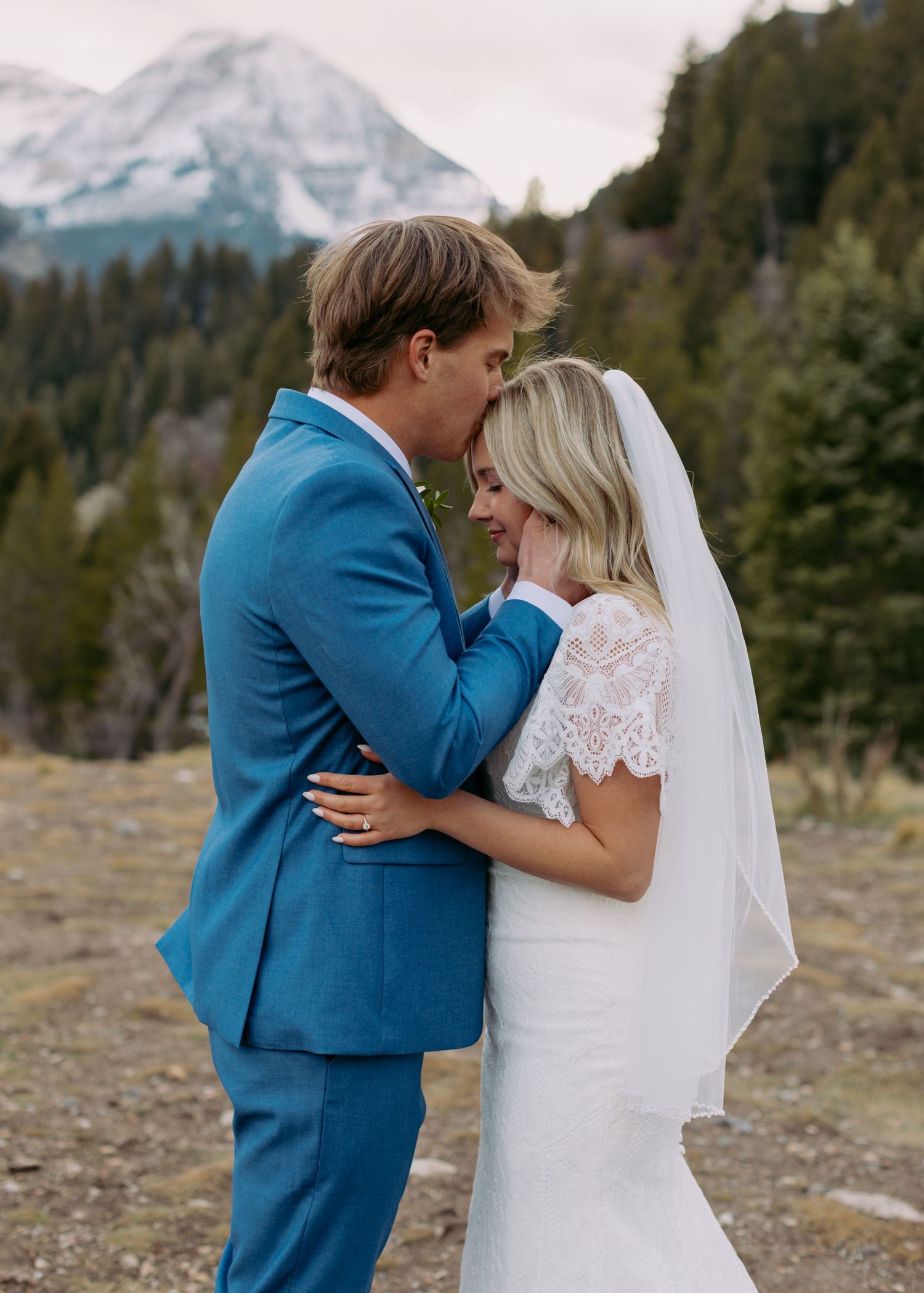 Utah wedding photographer capturing Utah mountain bridals