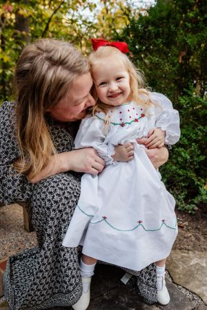 Memphis Family Portrait at Dixon Art Gallery  with mother and daughter during Golden Hour.