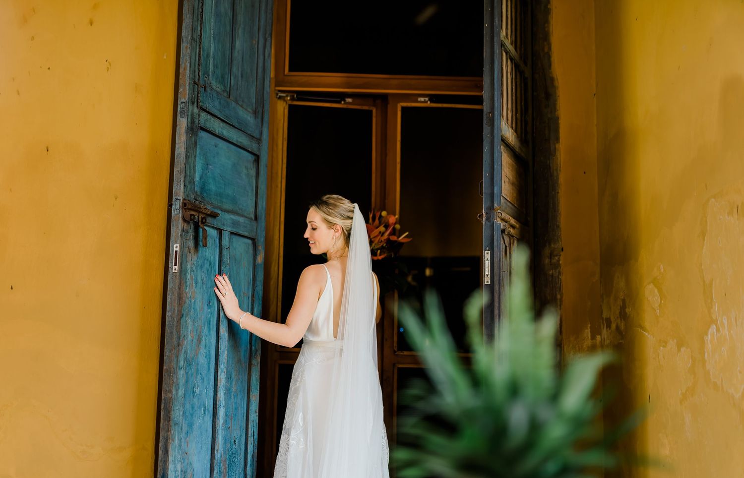 Candid hacienda wedding in Mérida Yucatán – authentic love story in Hacienda Sac Chich.