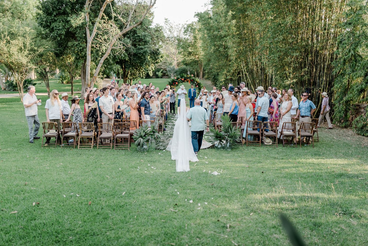 Candid hacienda wedding in Mérida Yucatán – authentic love story in Hacienda Sac Chich.