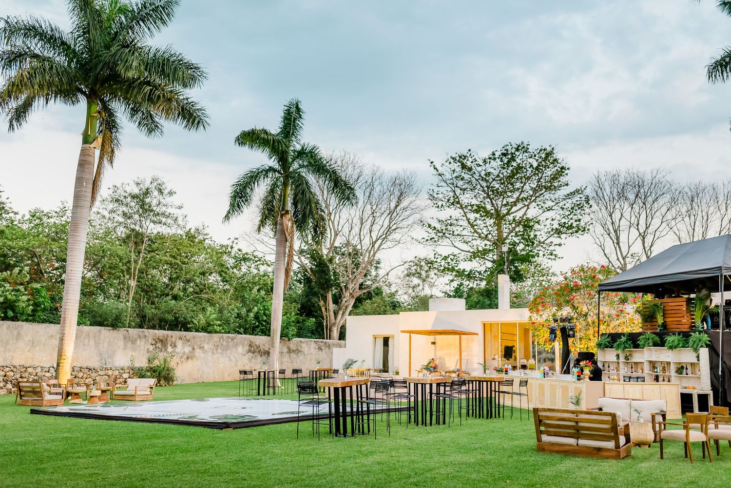 Candid hacienda wedding in Mérida Yucatán – authentic love story in Hacienda Sac Chich.