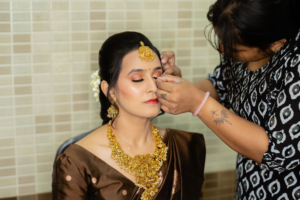 Elegant wedding couple embracing during celebrations with ornate gold jewelry and traditional attire.