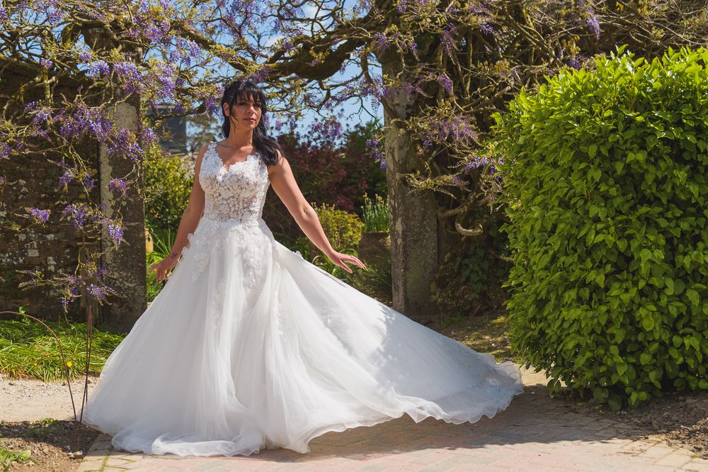bridal model- coastal bridal in heligan gardens cornwall