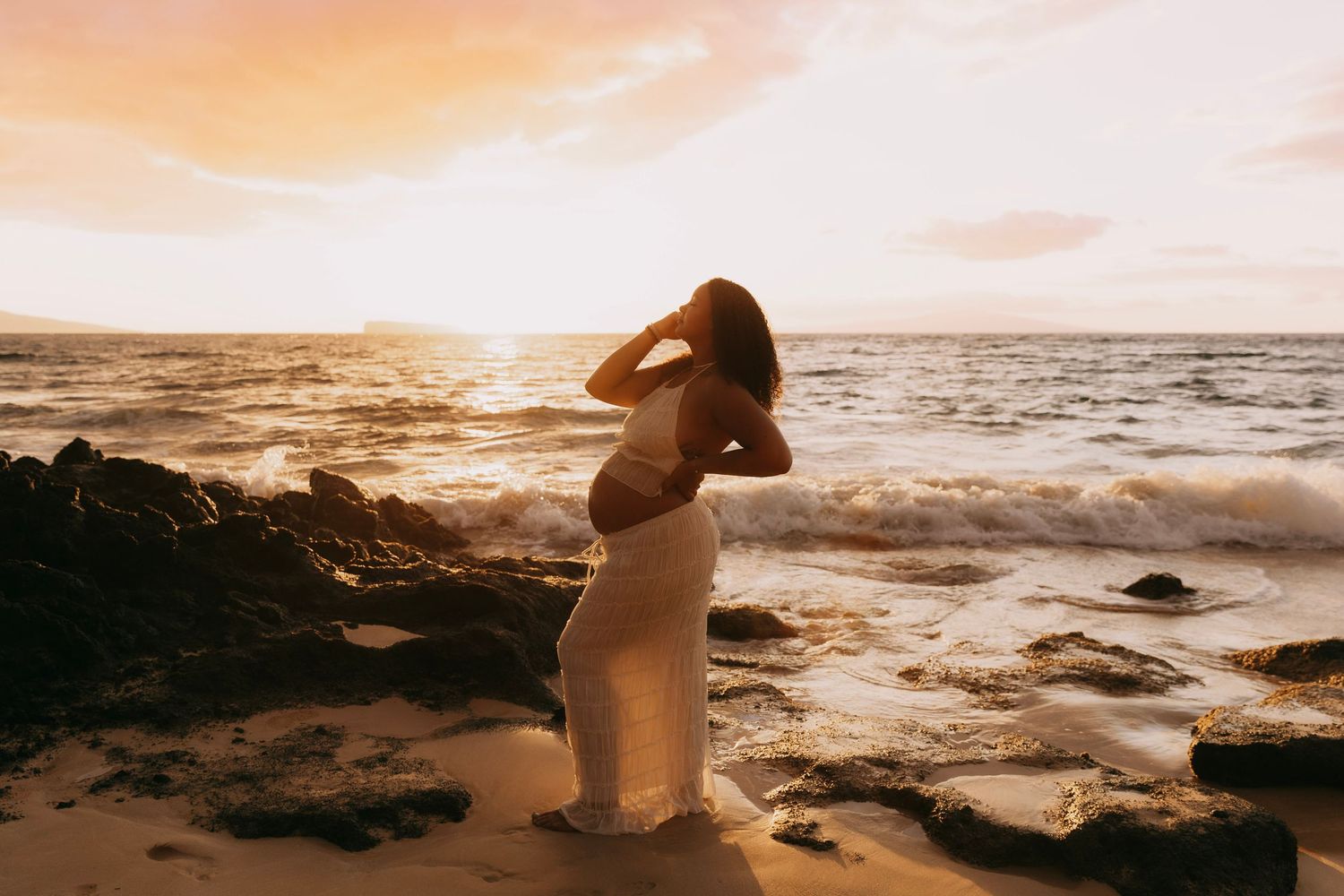 destination maternity photography session on the coast