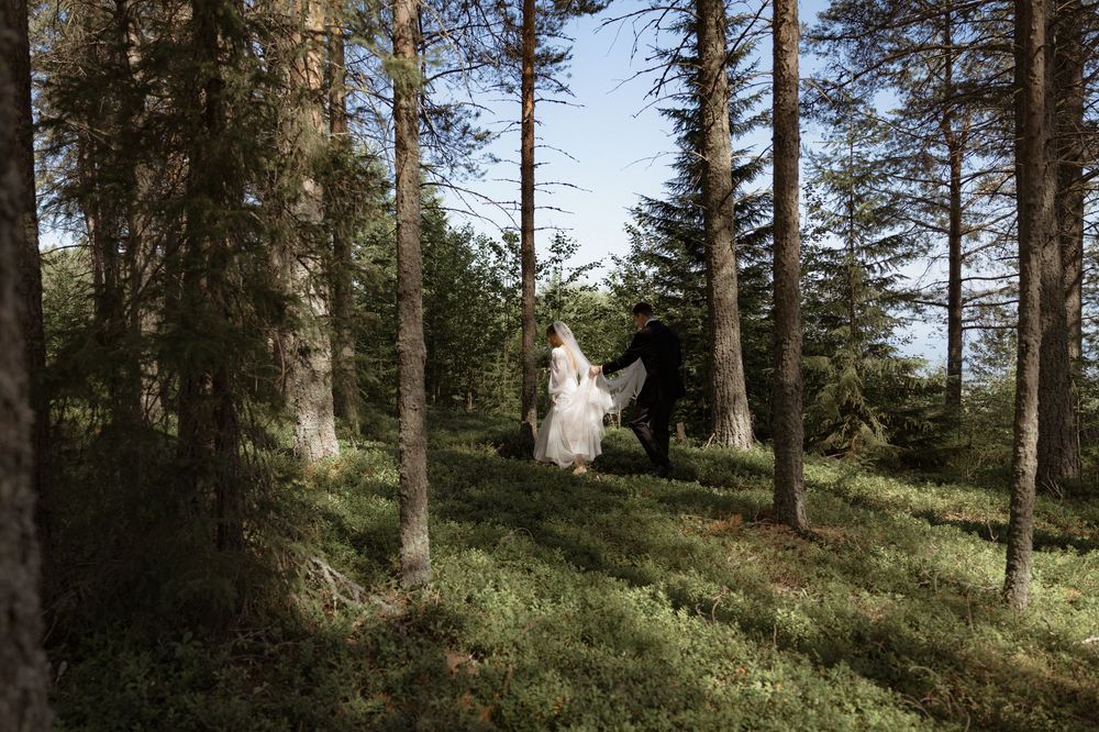 Documentary wedding photographer.