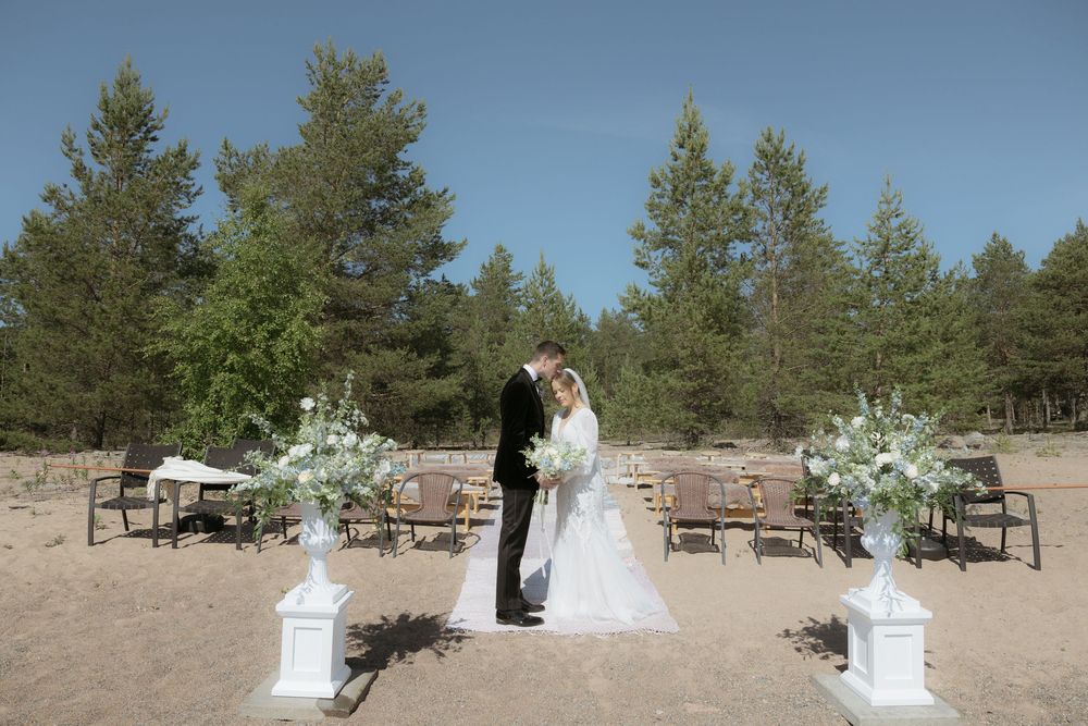 Documentary wedding photographer.