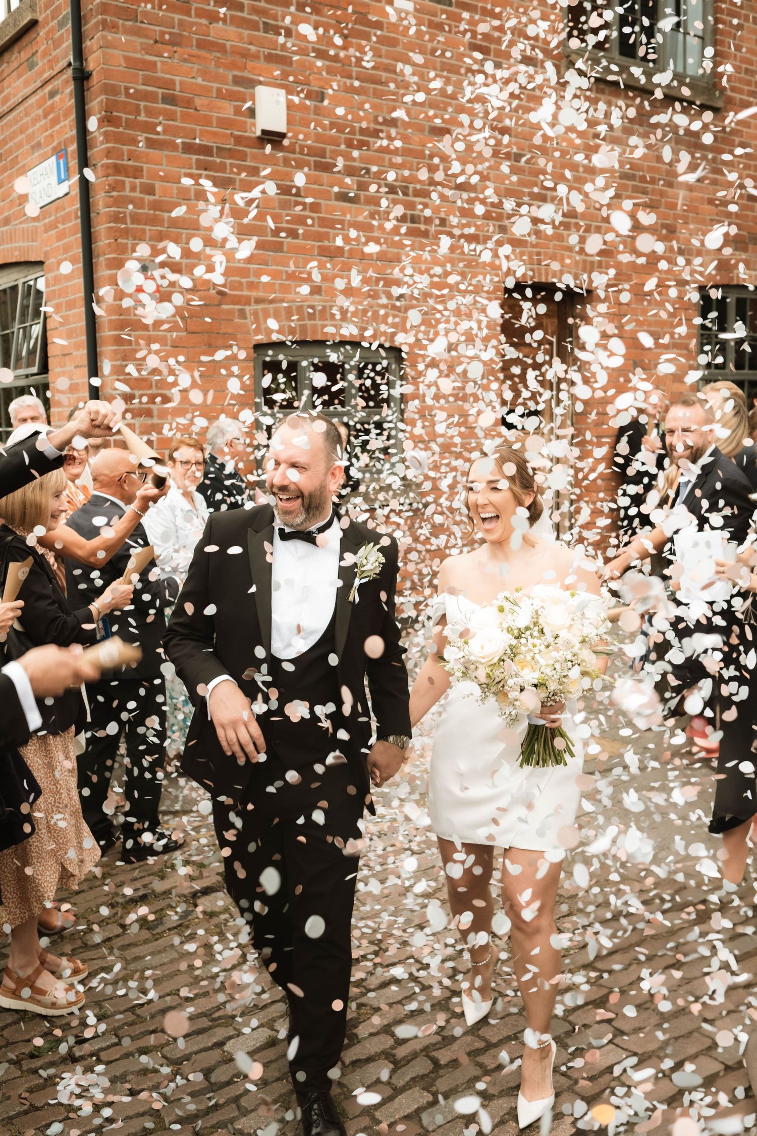 wedding, confetti canon, manchester city centre wedding, manchester wedding, manchester wedding photographer