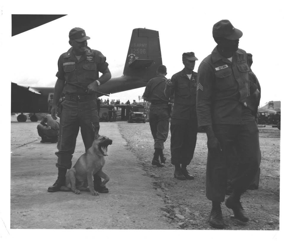 Chinook arrives at An Khe