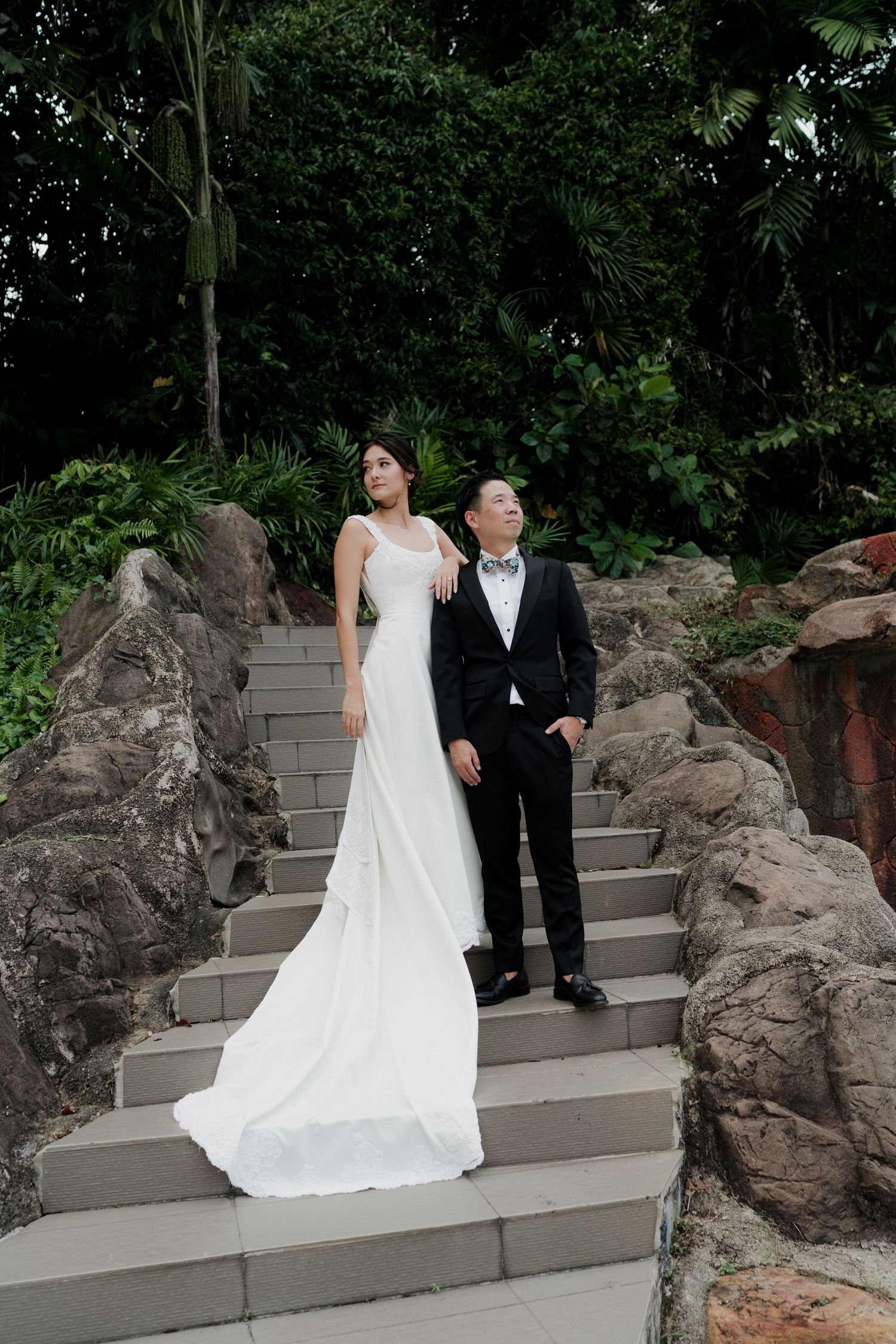 Intimate moment captured under white arched colonnade with classic architecture.
