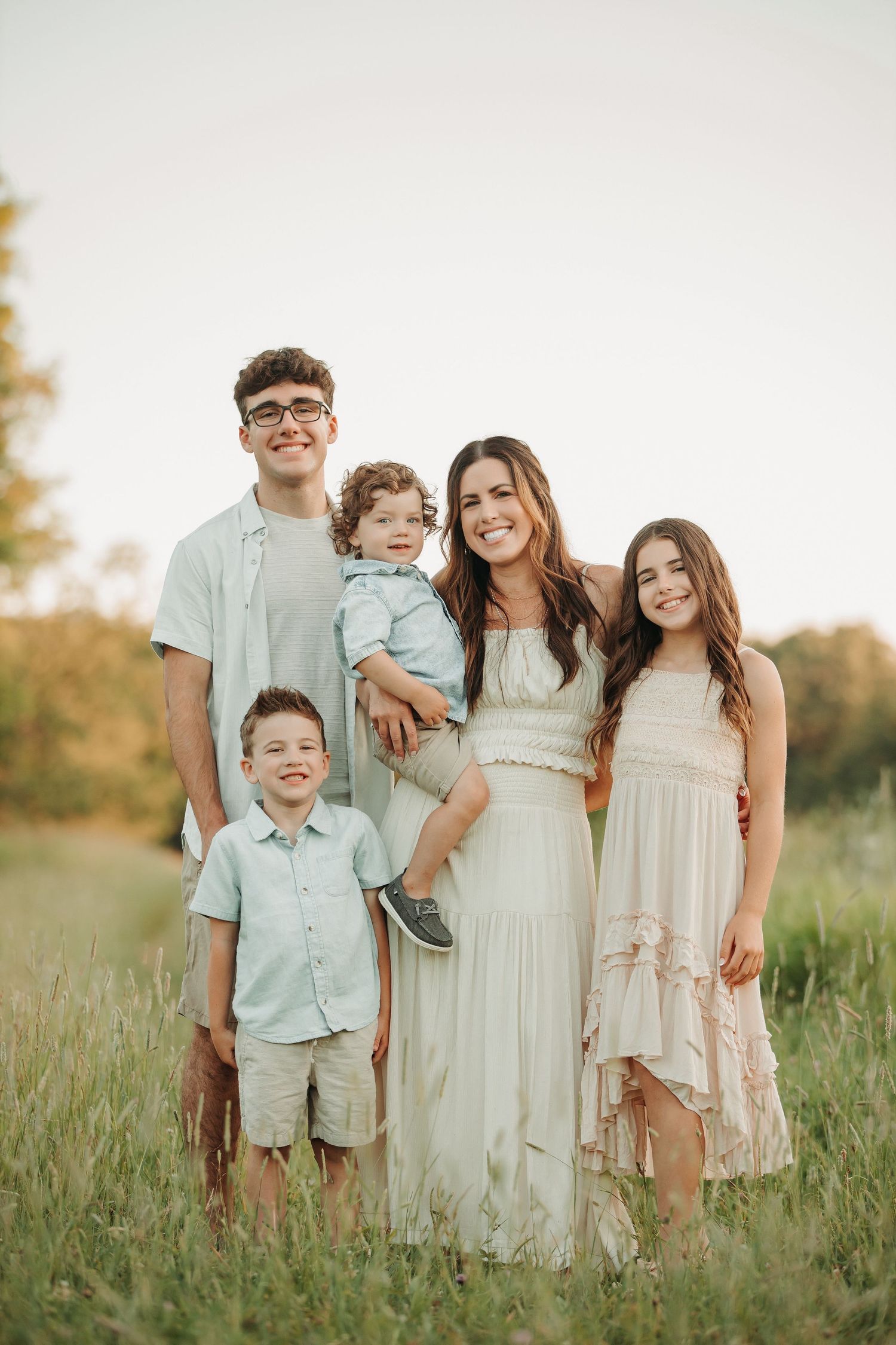 what to wear for family photos" "summer family photo outfits" "Michigan family photo outfit ideas" "what colors photograph best outdoors"