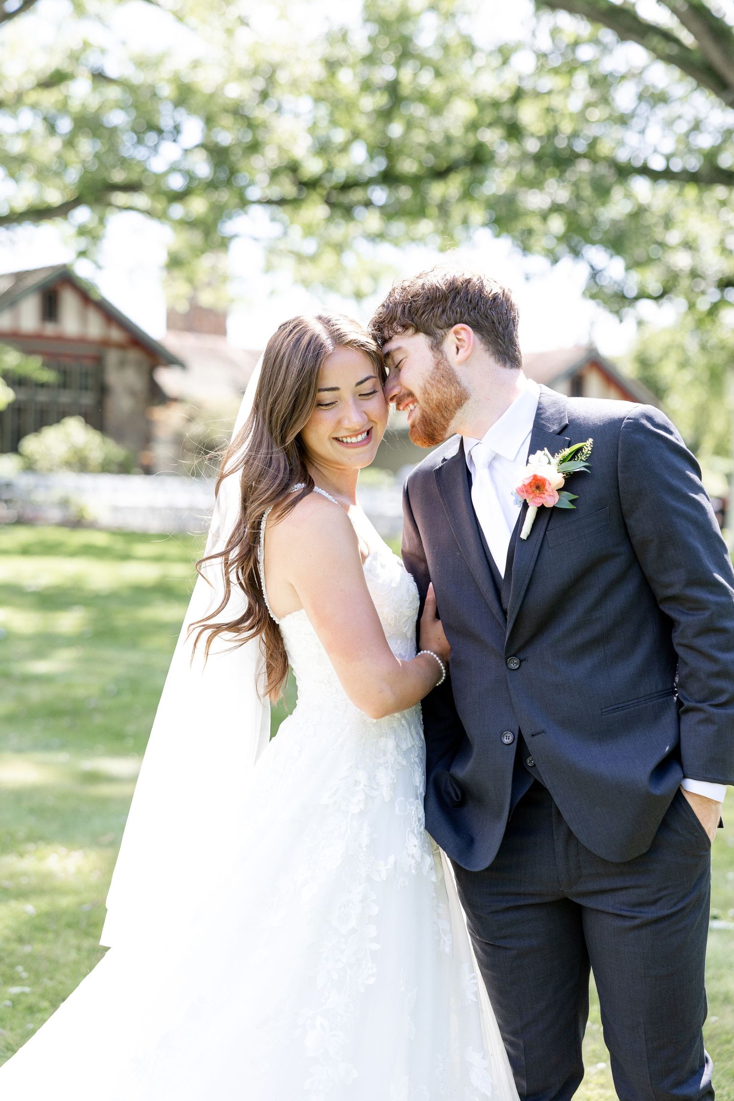 Elegant summer wedding at The Beverly Mansion in Marengo, Ohio captured by Dayton wedding photographers Julia & Sean Photography.