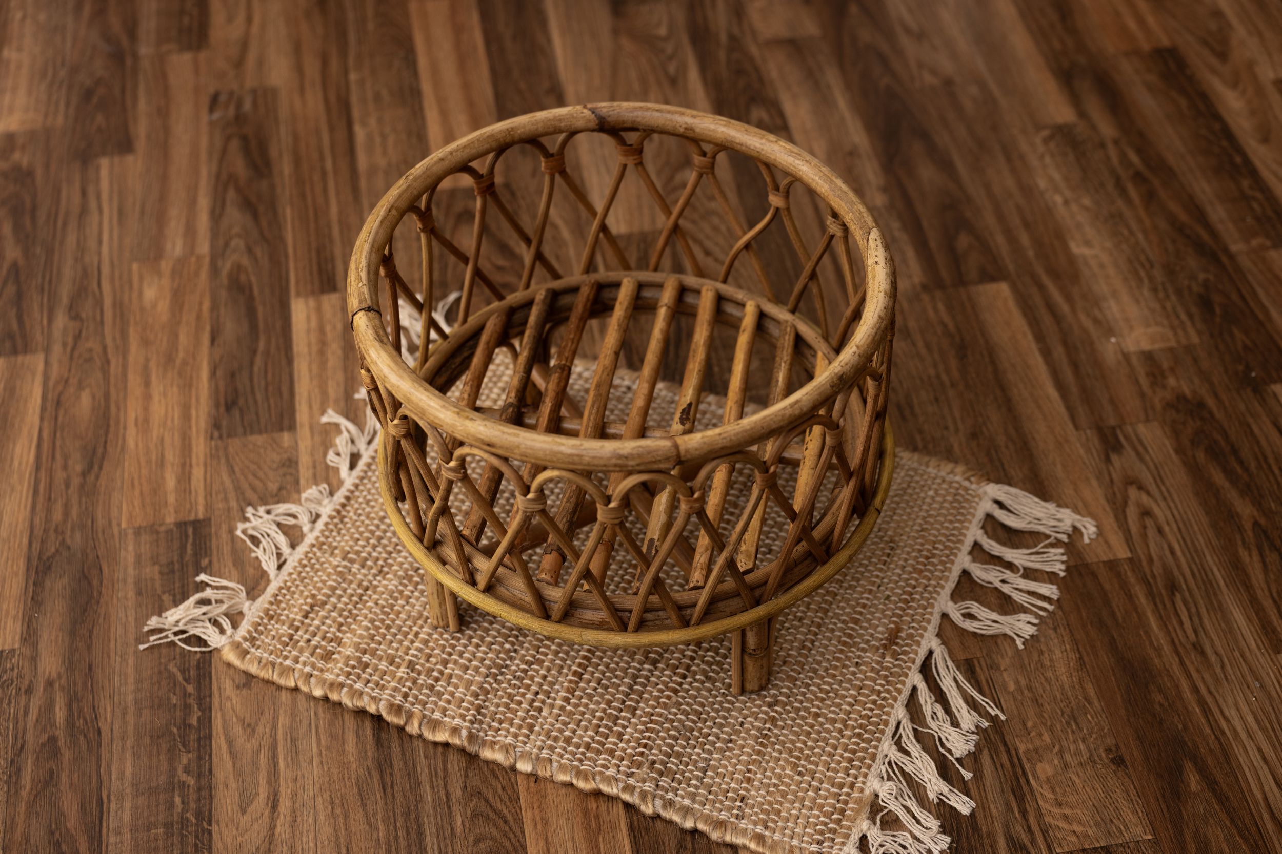 Round looped bamboo basket with legs