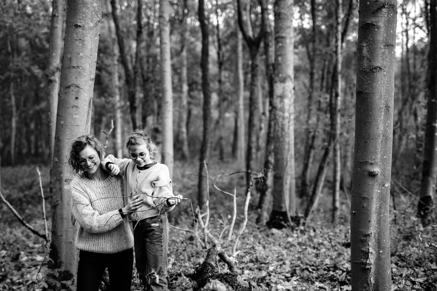 Familiefotograf Skovtur med Fotograf Jane Søndberg Børnebilleder Søskendefotograf