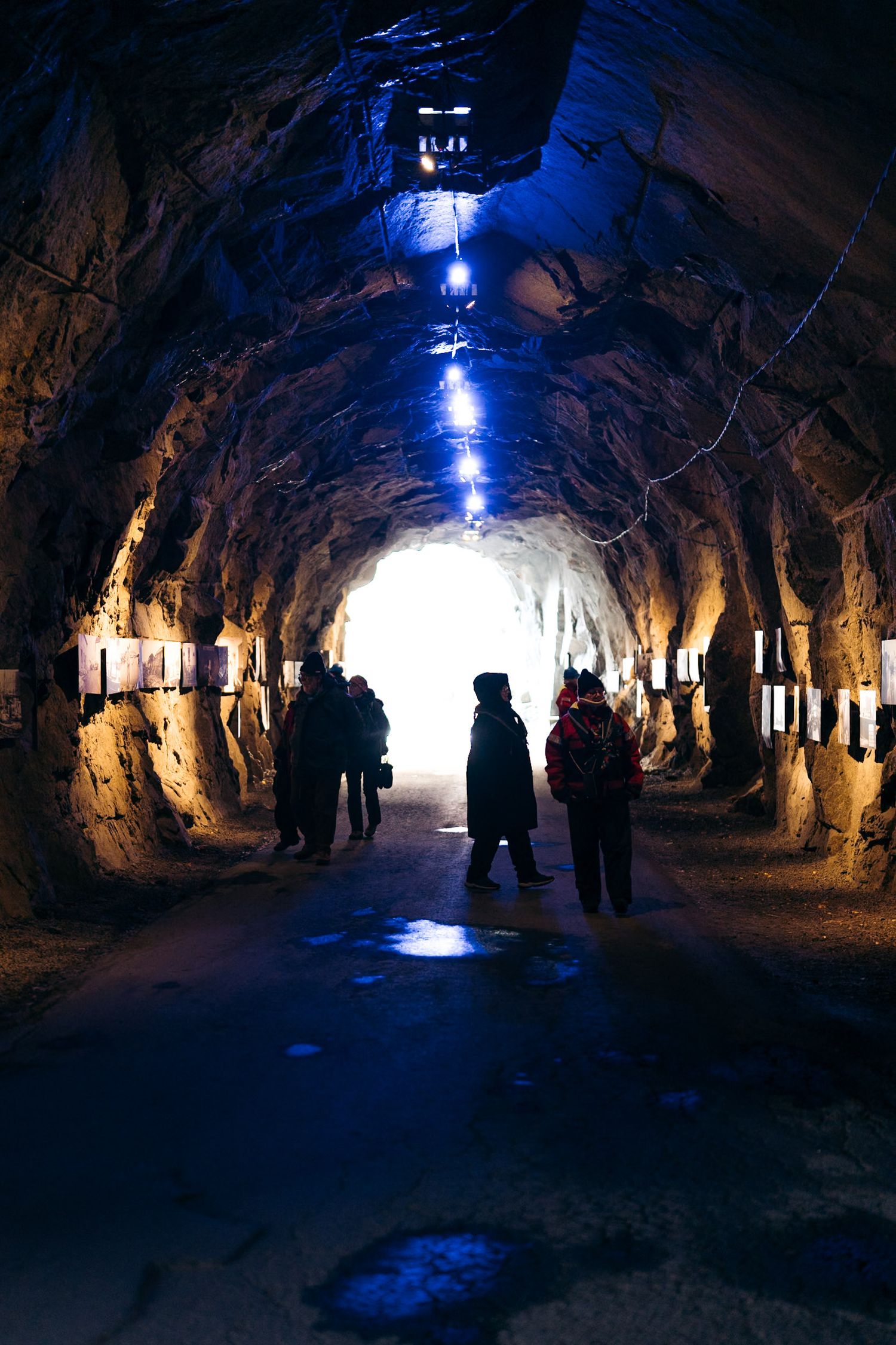 tunnel de skrova avec exposition photo permanente sur l'histoire de la pêche de l'archipel